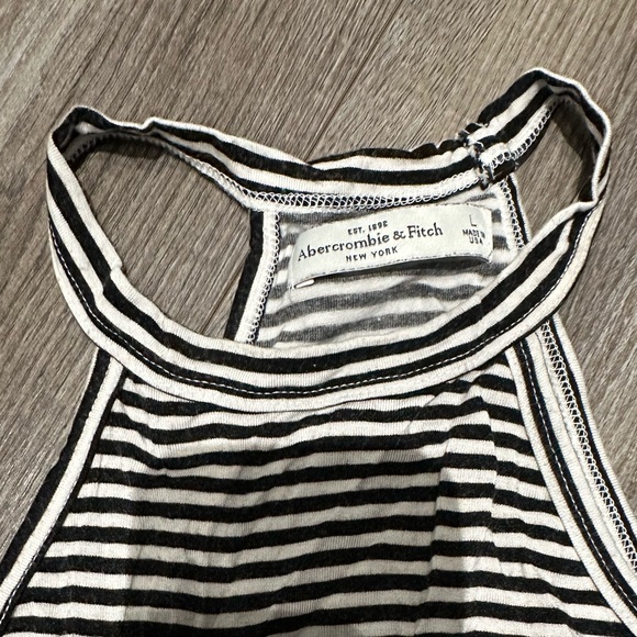 Striped High Neck Crop Top - Picture 3 of 4